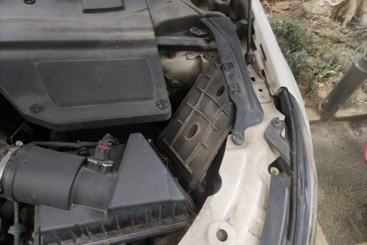 Used Land Rover Discovery Sport 2017 2.0T SE Engine Bay Left