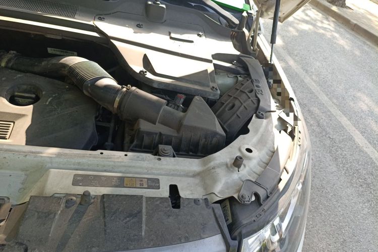 Used Land Rover Discovery Sport 2017 2.0T SE Engine Bay Left