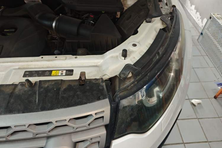 Used Land Rover Discovery Sport 2017 2.0T PURE Engine Bay Left