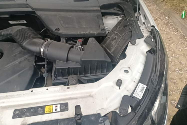 Used Land Rover Discovery Sport 2017 2.0T HSE Engine Bay Left