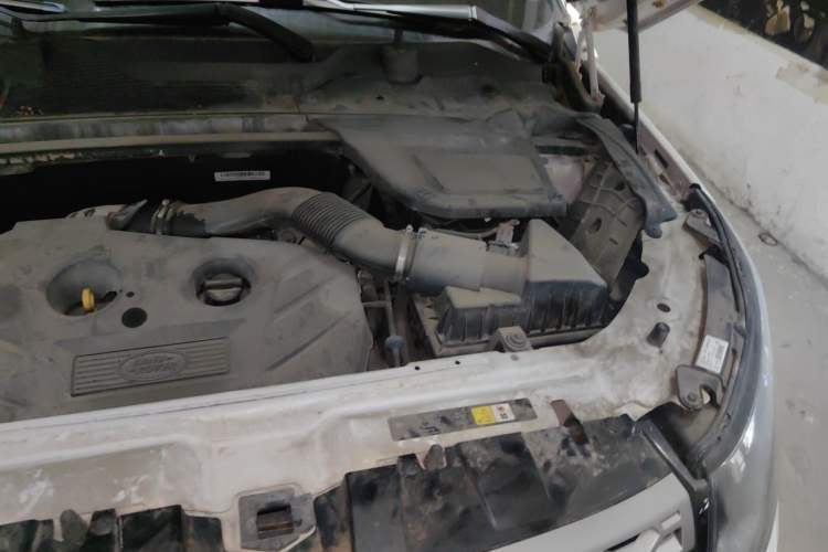 Used Land Rover Discovery Sport 2017 2.0T PURE Engine Bay Left