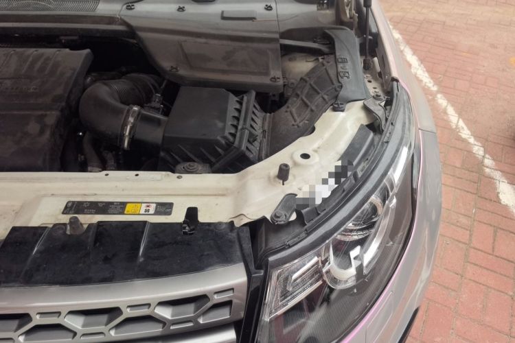 Used Land Rover Discovery Sport 2017 2.0T SE Engine Bay Left