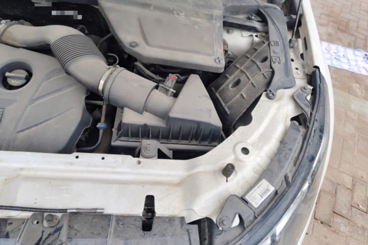 Used Land Rover Discovery Sport 2017 2.0T SE Engine Bay Left