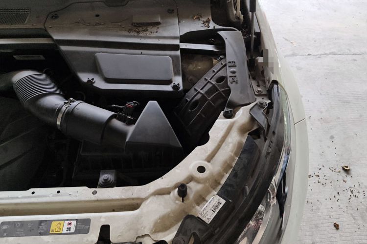 Used Land Rover Discovery Sport 2017 2.0T HSE Engine Bay Left