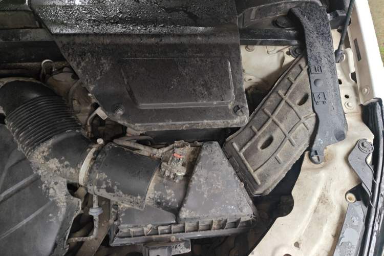 Used Land Rover Discovery Sport 2017 2.0T SE Engine Bay Left