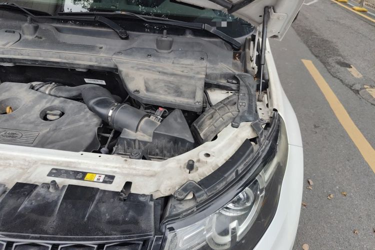 Used Land Rover Discovery Sport 2017 2.0T HSE Engine Bay Left