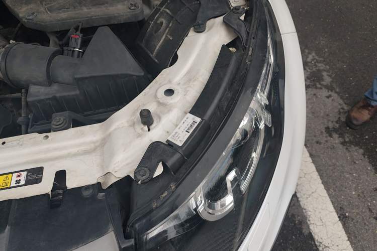 Used Land Rover Discovery Sport 2017 2.0T PURE Engine Bay Left
