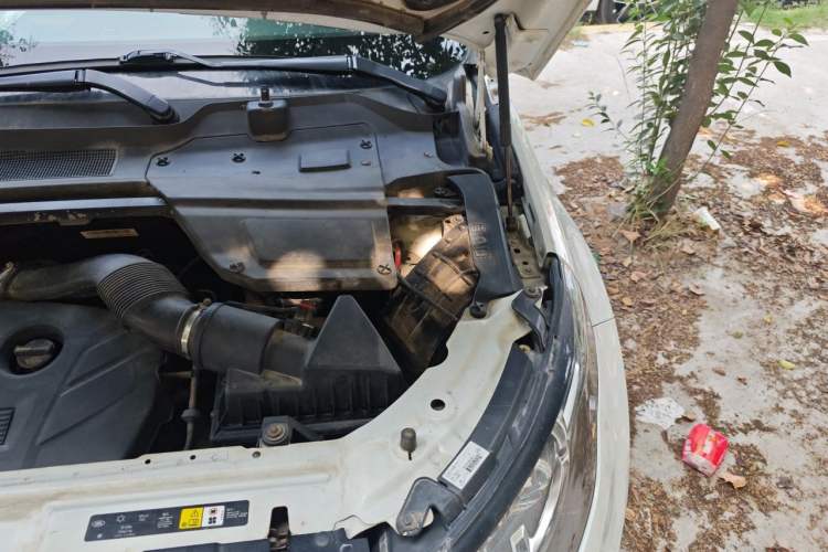 Used Land Rover Discovery Sport 2017 2.0T SE Engine Bay Left