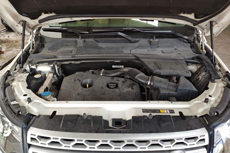 Used Land Rover Discovery Sport 2017 2.0T HSE Engine Bay