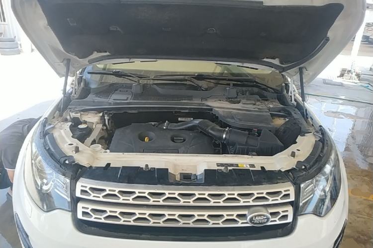 Used Land Rover Discovery Sport 2017 2.0T HSE Engine Bay