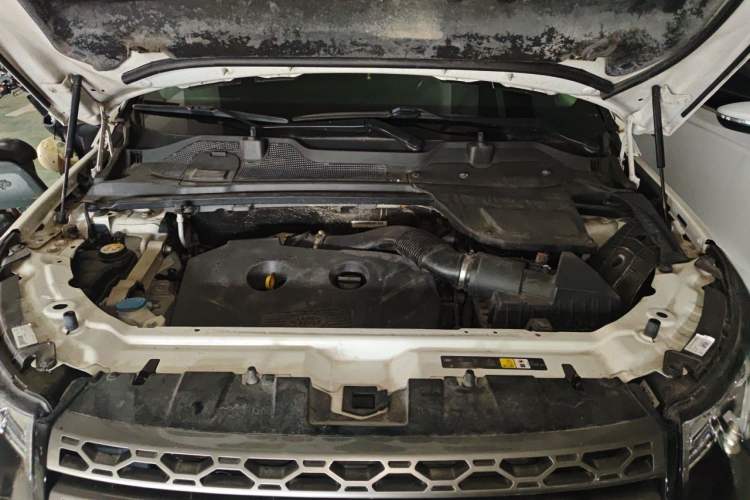 Used Land Rover Discovery Sport 2017 2.0T SE Engine Bay