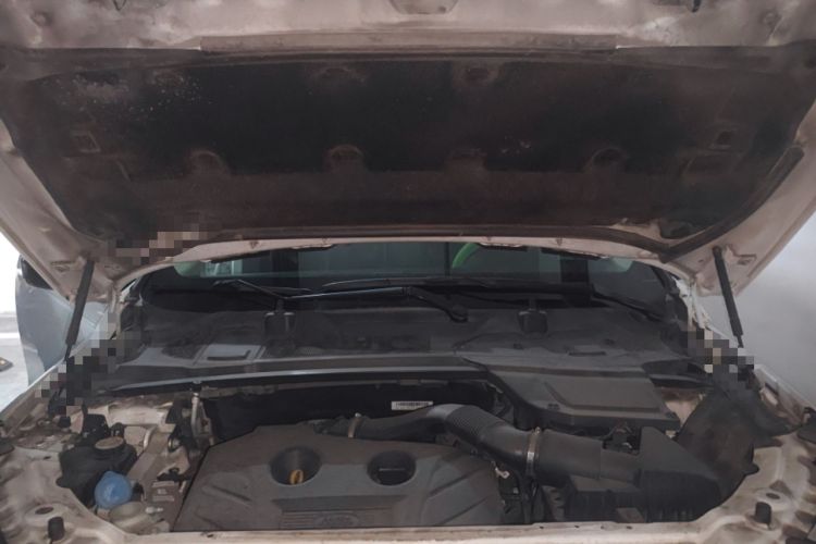 Used Land Rover Discovery Sport 2017 2.0T HSE Engine Bay