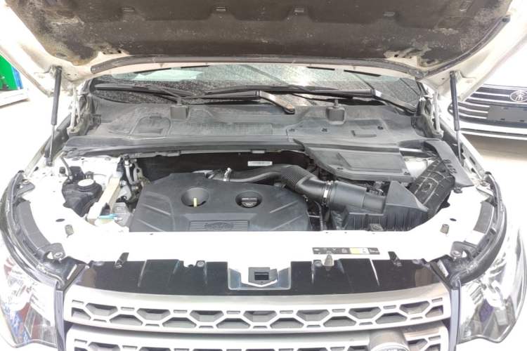 Used Land Rover Discovery Sport 2017 2.0T SE Engine Bay