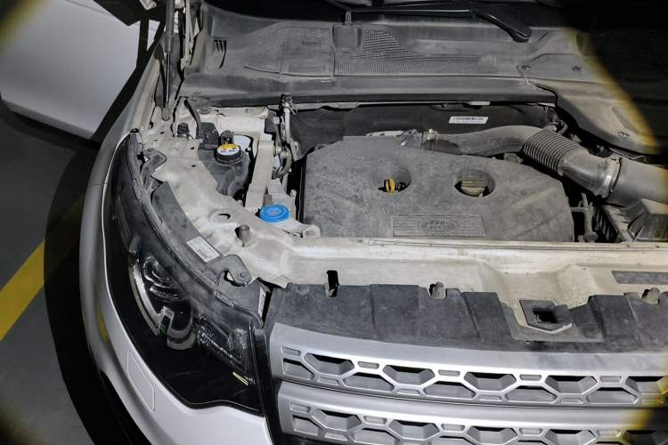 Used Land Rover Discovery Sport 2017 2.0T HSE Engine Bay Right