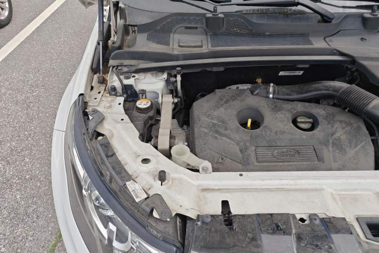 Used Land Rover Discovery Sport 2017 2.0T SE Engine Bay Right