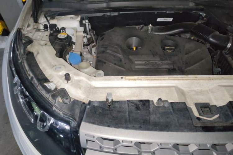 Used Land Rover Discovery Sport 2017 2.0T PURE Engine Bay Right
