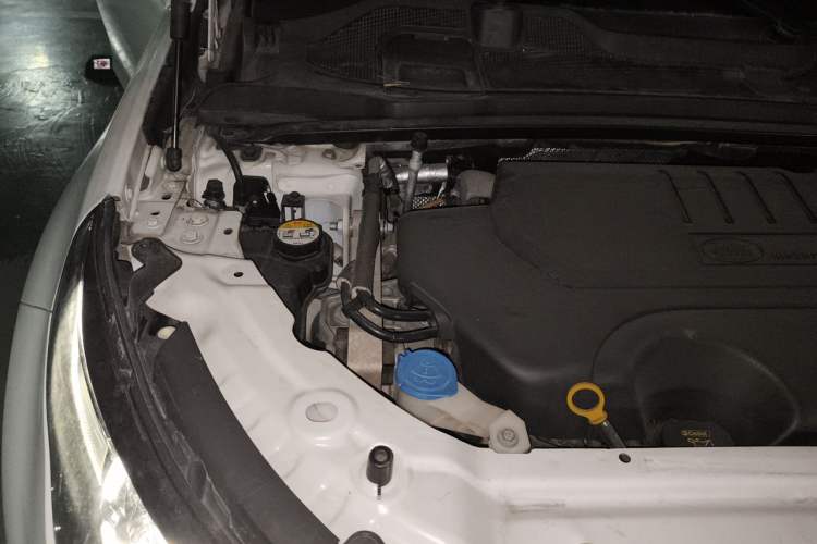 Used Land Rover Discovery Sport 2017 2.0T Cool Black Limited Edition Engine Bay Right