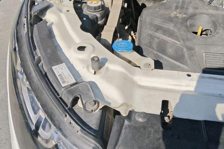 Used Land Rover Discovery Sport 2017 2.0T HSE Engine Bay Right