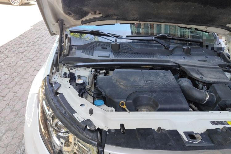Used Land Rover Discovery Sport 2017 2.0T SE Engine Bay Right