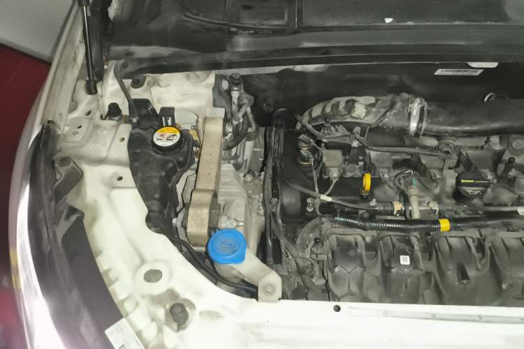 Used Land Rover Discovery Sport 2017 2.0T SE Engine Bay Right