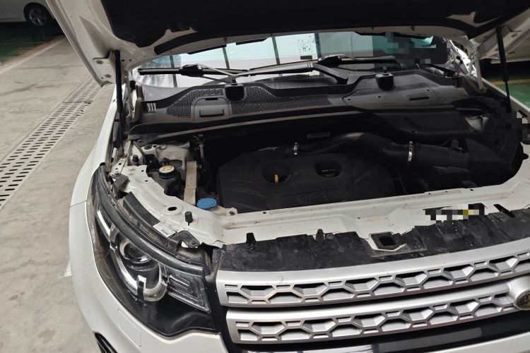 Used Land Rover Discovery Sport 2017 2.0T HSE Engine Bay Right