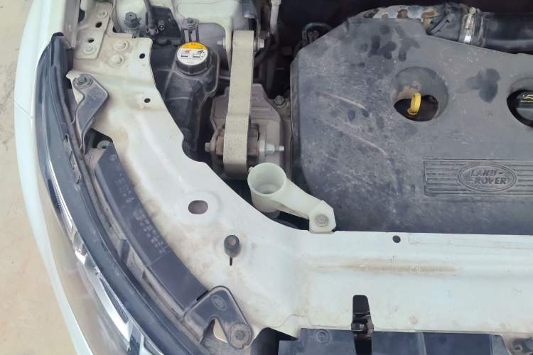 Used Land Rover Discovery Sport 2017 2.0T PURE Engine Bay Right