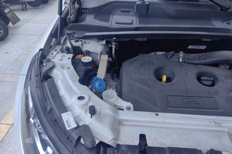 Used Land Rover Discovery Sport 2017 2.0T Cool Black Limited Edition Engine Bay Right
