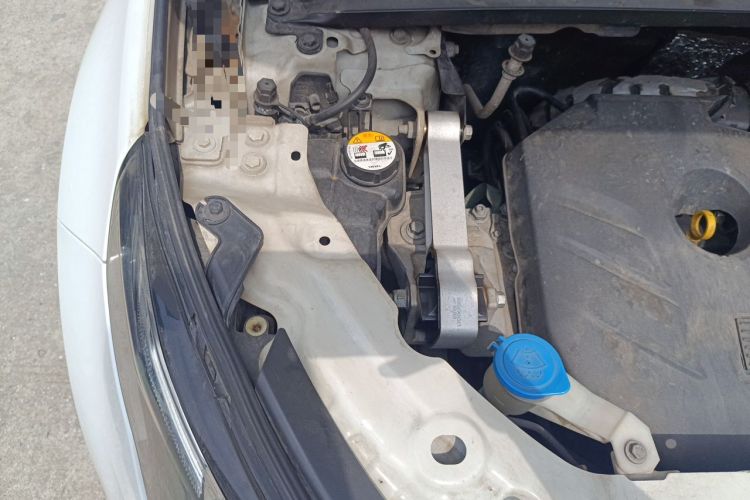 Used Land Rover Discovery Sport 2017 2.0T SE Engine Bay Right
