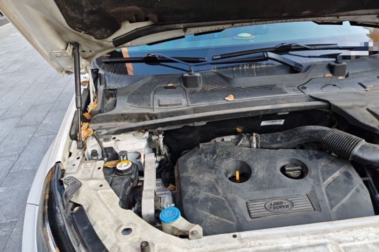 Used Land Rover Discovery Sport 2017 2.0T SE Engine Bay Right