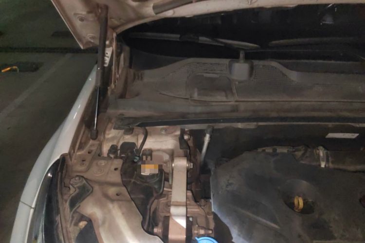 Used Land Rover Discovery Sport 2017 2.0T SE Engine Bay Right