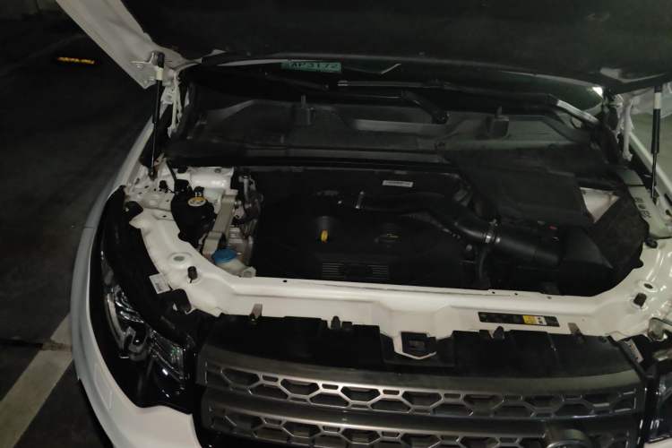 Used Land Rover Discovery Sport 2017 2.0T SE Engine Bay Right