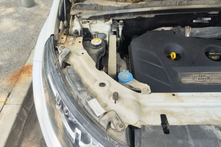 Used Land Rover Discovery Sport 2017 2.0T HSE Engine Bay Right