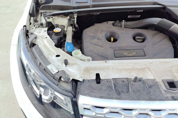 Used Land Rover Discovery Sport 2017 2.0T HSE Engine Bay Right