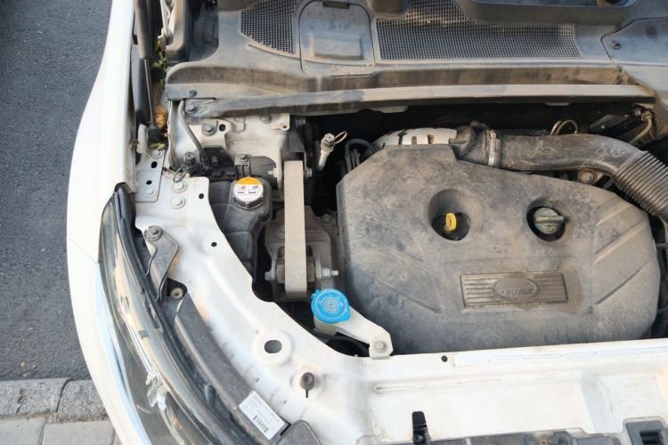 Used Land Rover Discovery Sport 2017 2.0T SE Engine Bay Right