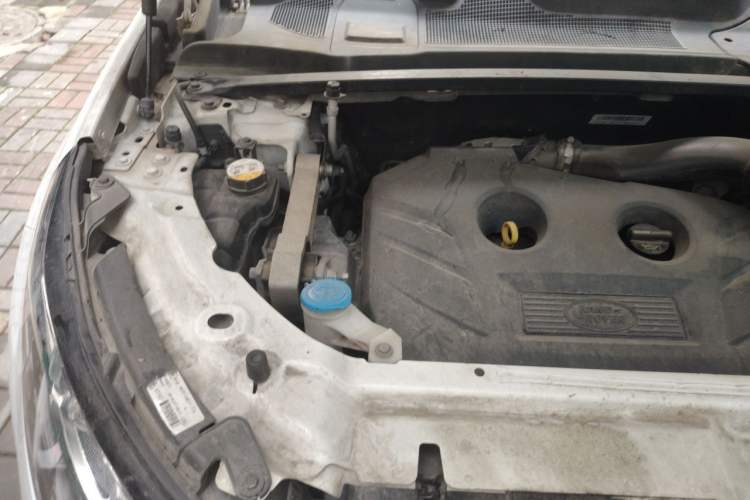 Used Land Rover Discovery Sport 2017 2.0T HSE Engine Bay Right