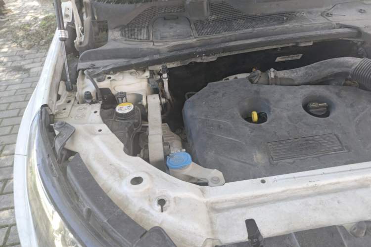 Used Land Rover Discovery Sport 2017 2.0T SE Engine Bay Right