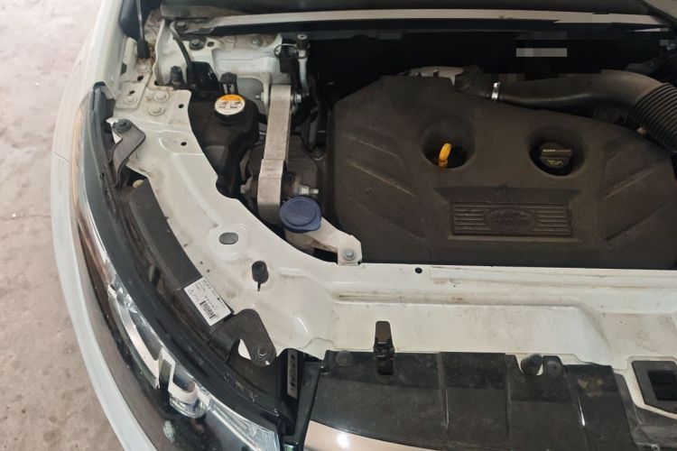 Used Land Rover Discovery Sport 2017 2.0T SE Engine Bay Right