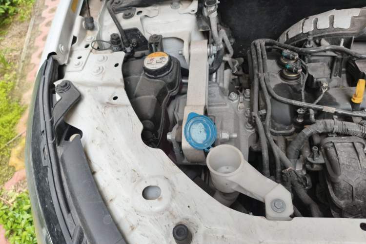 Used Land Rover Discovery Sport 2017 2.0T HSE LUXURY Engine Bay Right