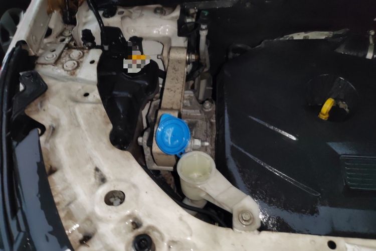 Used Land Rover Discovery Sport 2017 2.0T SE Engine Bay Right