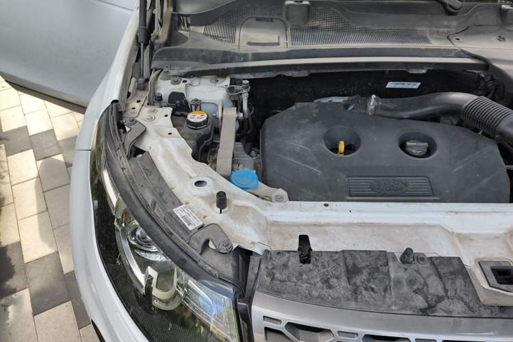Used Land Rover Discovery Sport 2017 2.0T SE Engine Bay Right