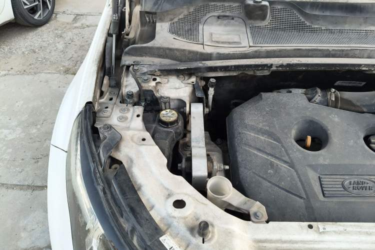 Used Land Rover Discovery Sport 2017 2.0T PURE Engine Bay Right