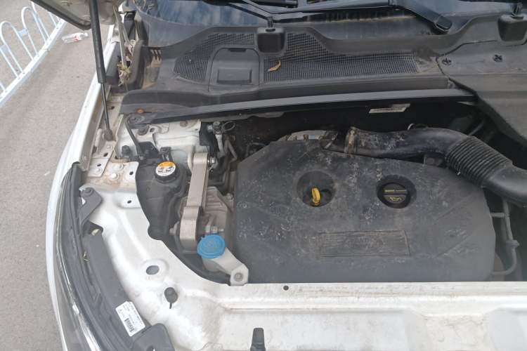 Used Land Rover Discovery Sport 2017 2.0T SE Engine Bay Right