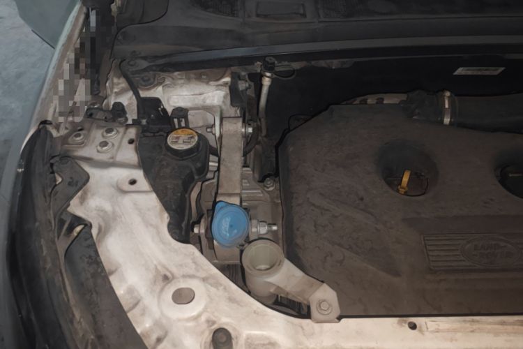 Used Land Rover Discovery Sport 2017 2.0T HSE Engine Bay Right