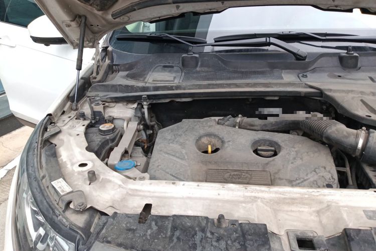 Used Land Rover Discovery Sport 2017 2.0T SE Engine Bay Right