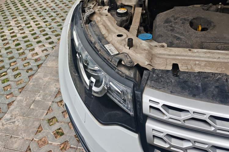 Used Land Rover Discovery Sport 2017 2.0T HSE Engine Bay Right