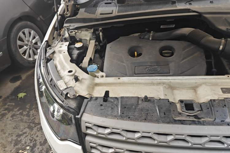Used Land Rover Discovery Sport 2017 2.0T PURE Engine Bay Right