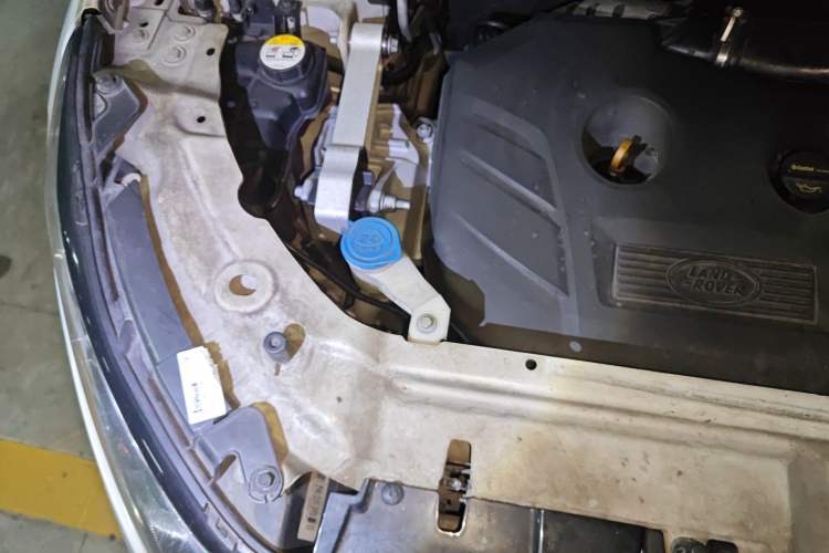 Used Land Rover Discovery Sport 2017 2.0T SE Engine Bay Right