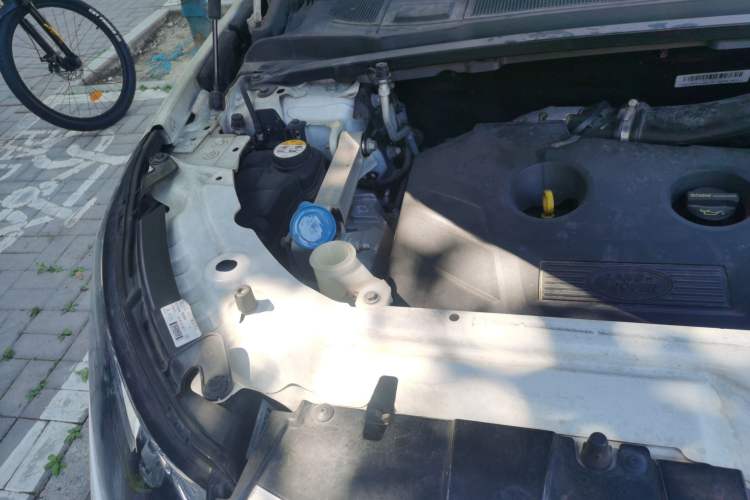 Used Land Rover Discovery Sport 2017 2.0T HSE Engine Bay Right