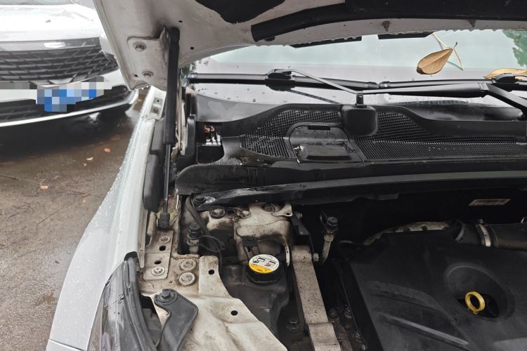 Used Land Rover Discovery Sport 2017 2.0T SE Engine Bay Right
