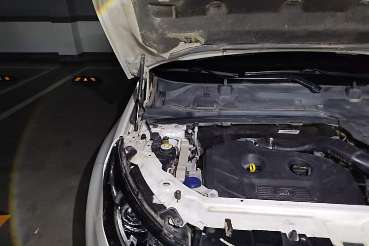 Used Land Rover Discovery Sport 2017 2.0T HSE Engine Bay Right